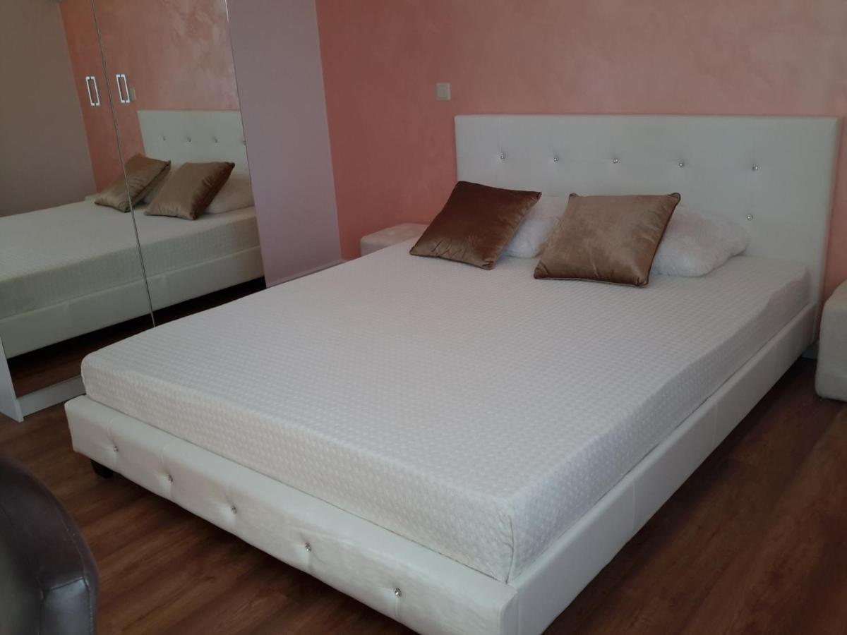 Villa Florance Apartments With Terraces & Parking Ventspils Exterior foto